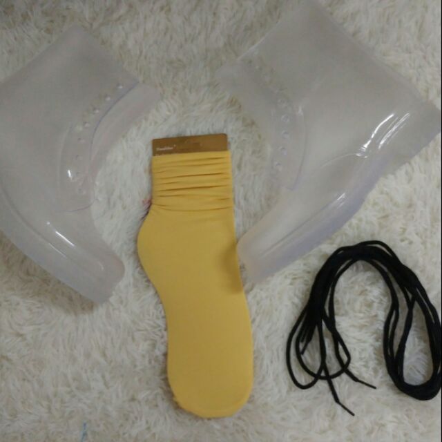 Giày đi mưa trong suốt cột dây.