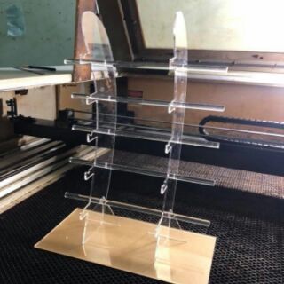 KỆ TRƯNG BÀY MẮT KÍNH SLL