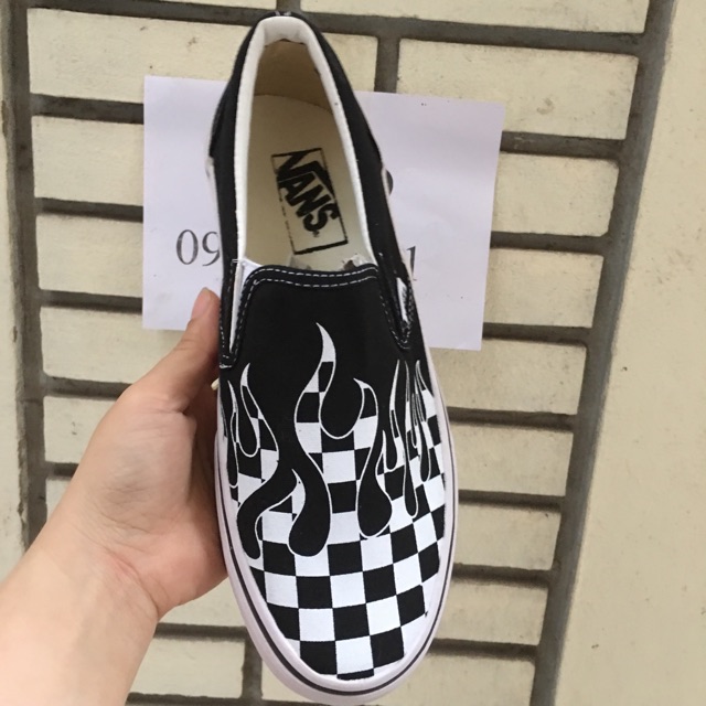 Giày thể thao 𝐕𝐀𝐍𝐒 lười caro lửa Đen trắng size 36->43 NAM NỮ