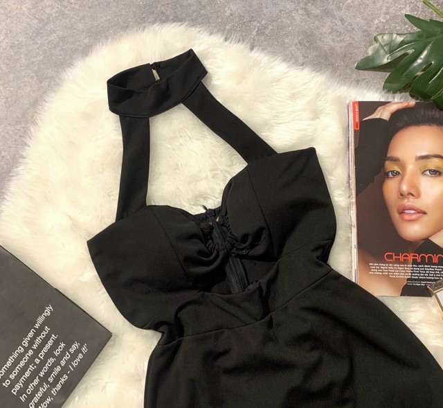 Đầm body khoét eo chocker thiết kế | BigBuy360 - bigbuy360.vn