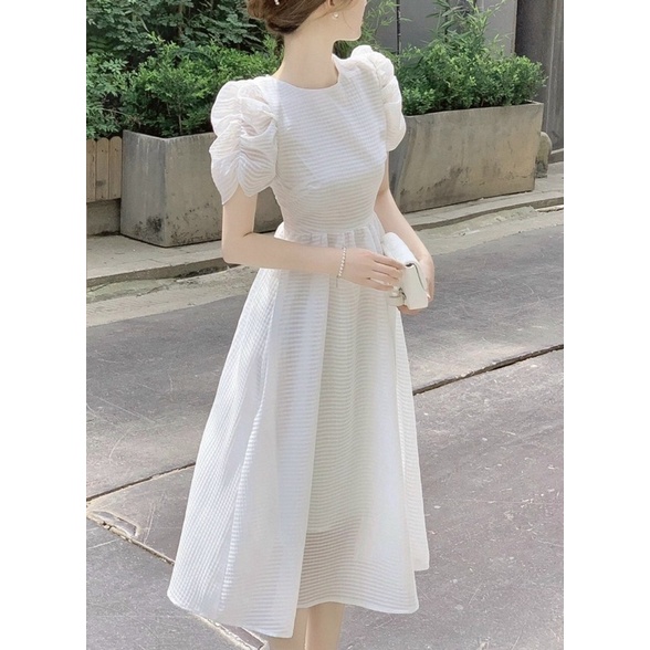 ĐẦM TRẮNG HỞ LƯNG