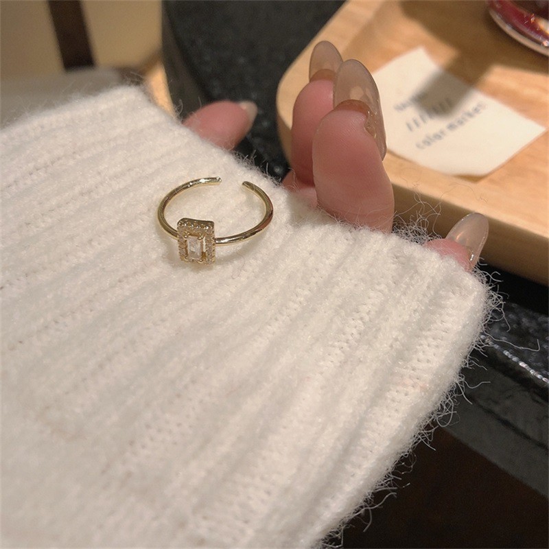 Nhẫn hở đính đá Zircon nhỏ sang trọng quyến rũ