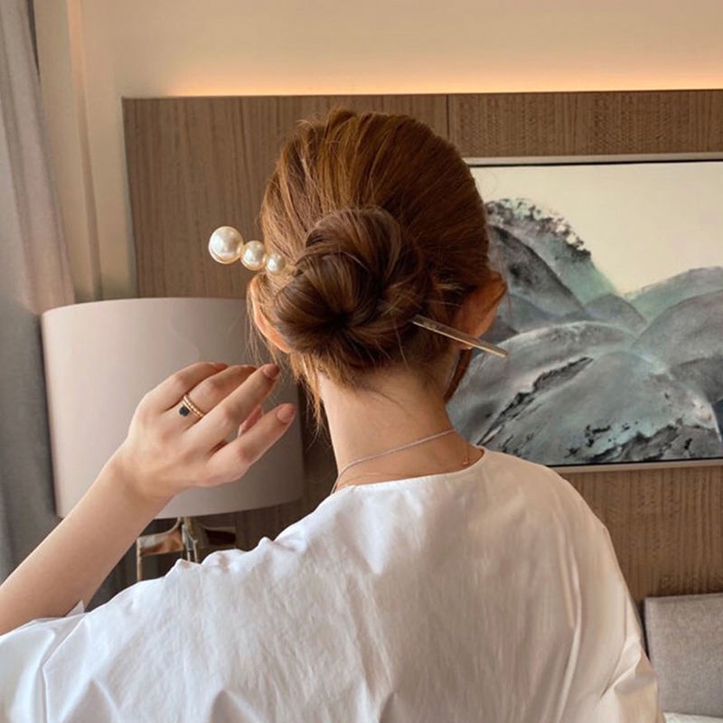 Kẹp tóc dạng đĩa tròn đính ngọc trai đơn giản hiện đại hoang dã