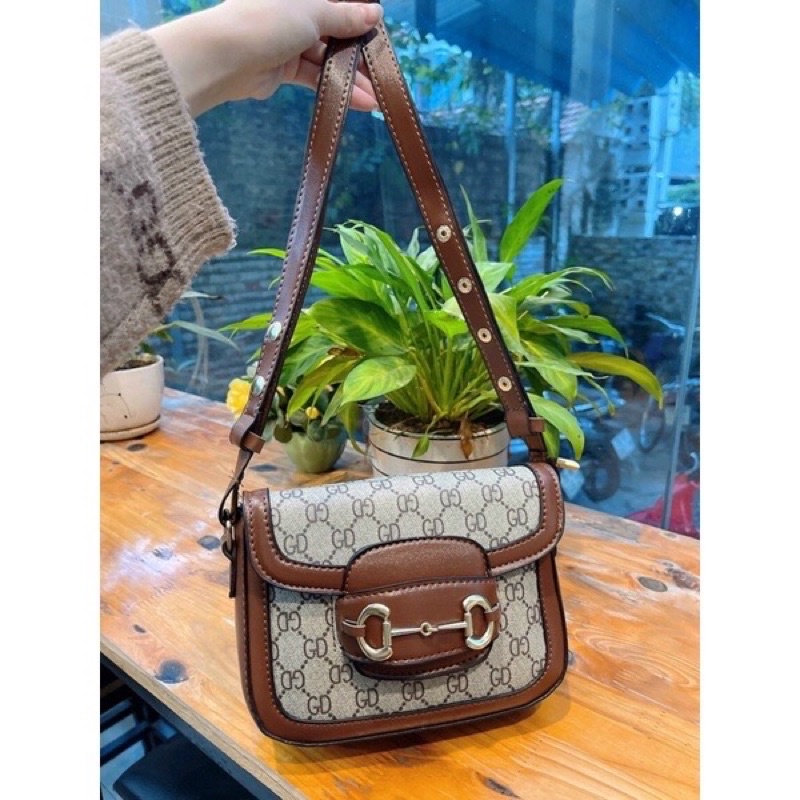 Túi kẹp nách cg hồ hà hot hit đeo các kiểu đây ah