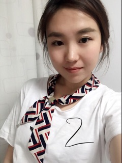 Khăn lụa tặng kèm khuyết vuông cài khăn