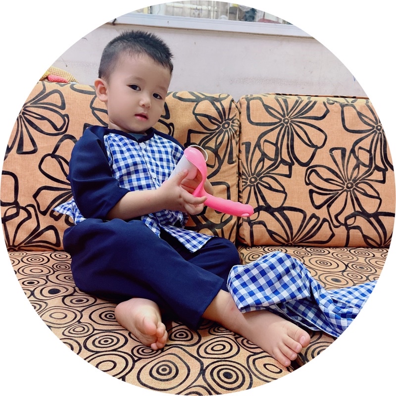 Bà ba bé trai kèm khăn rằn