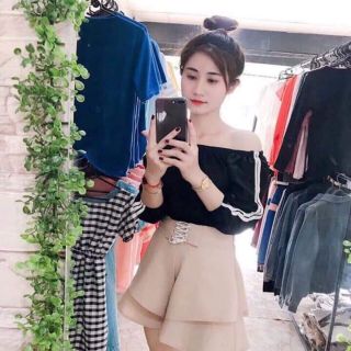 Áo trễ vai viền sọc