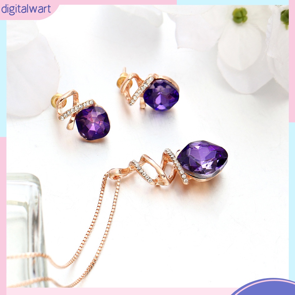 Dây Chuyền Và Đôi Khuyên Tai Thiết Kế Duyên Dáng