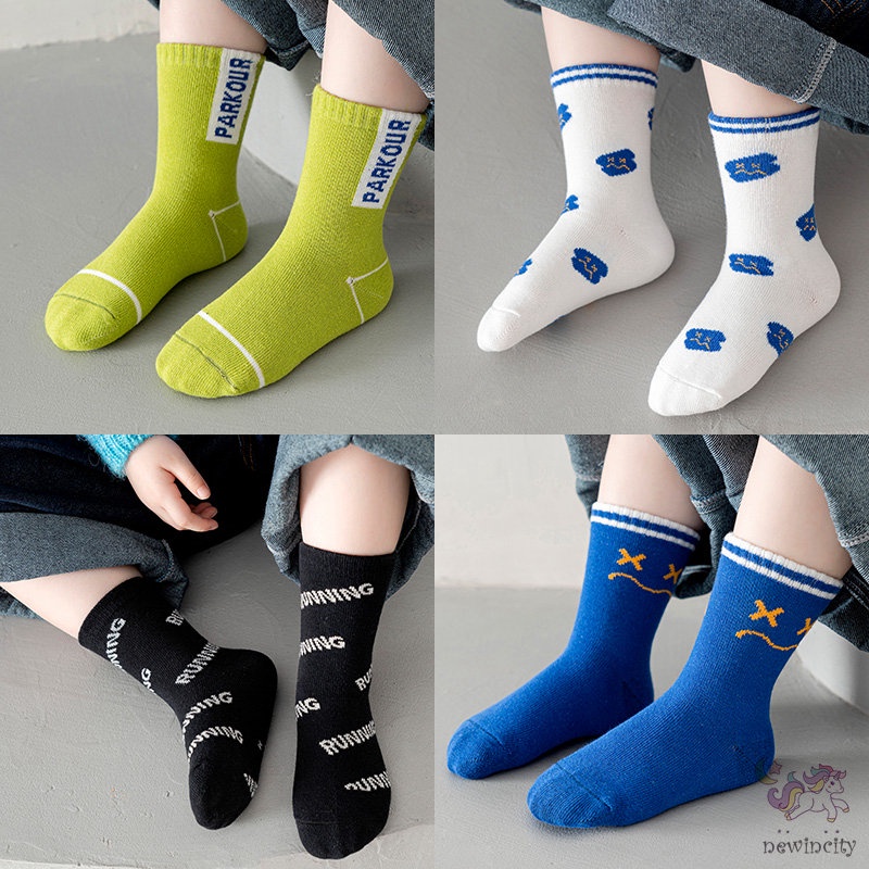 Set 4 Đôi Vớ Dài Trung Bình In Họa Tiết Hoạt Hình Phong Cách Hàn Quốc Cho Bé