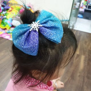 Kẹp nơ elsa cho bé gái ảnh thật