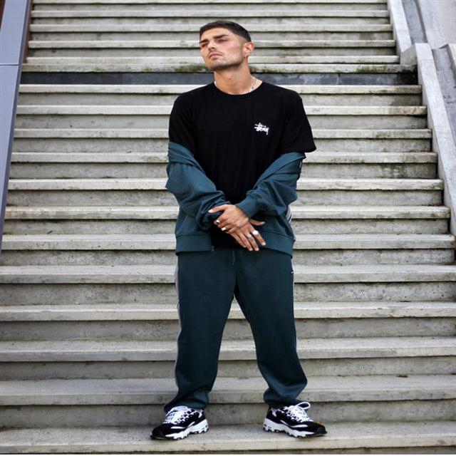 Áo thun tay ngắn in chữ STUSSY màu trắng đen thời trang năng động cho nam | BigBuy360 - bigbuy360.vn