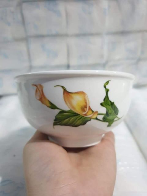 Chén sứ Hình Hoa Loa Kèn Sinh Động