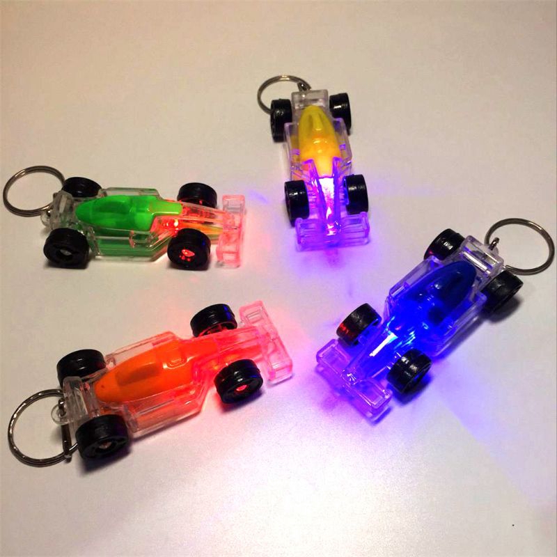 Móc khóa hình xe đua mini có đèn led độc đáo