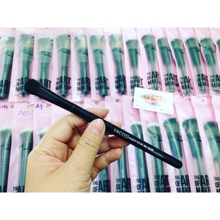 Cọ đánh phấn mắt Vacosi Makeup House E-06