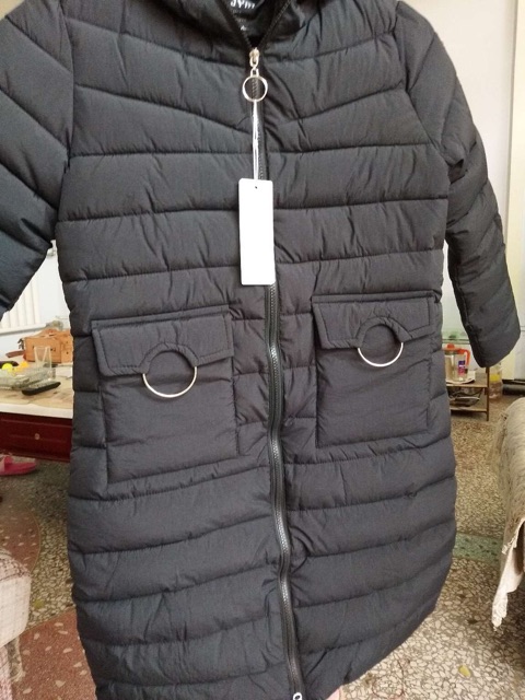 Áo phao nử dáng dài có mủ và 1 quả cầu lông