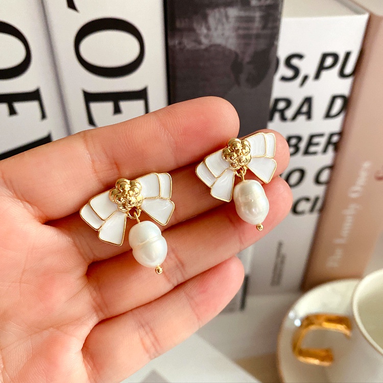 [Hàng Mới] Bông Tai Hình Hoa Trà Đính Ngọc Trai Tráng Men Phong Cách Retro Xiaoxiangfeng