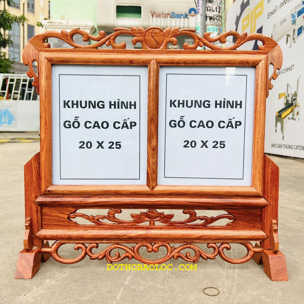 Khung ảnh đôi thờ gia tiên 20cmx25cm gỗ hương chạm khắc ép kính viền hoa cao cấp cao để vừa hình