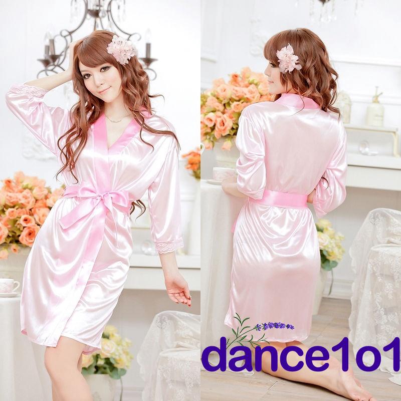 Đầm ngủ vải satin cổ V sâu phong cách gợi cảm