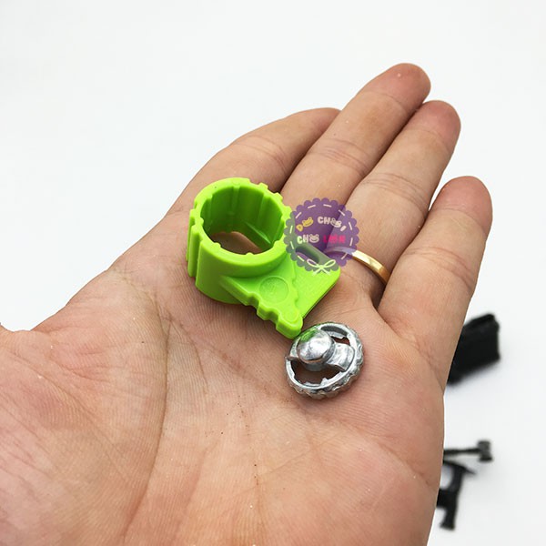 Vỉ đồ chơi sàn đấu 4 con quay 2 tay cầm