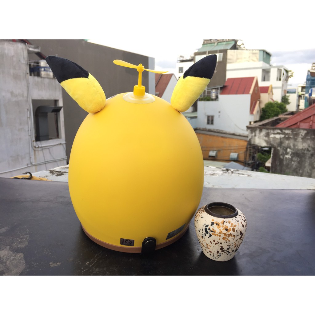 Combo mũ bảo hiểm 3/4 pikachu có tai + chong chóng