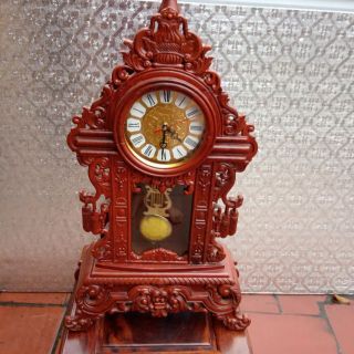 Đồng hồ quả lắc làm bằng gỗ gõ đã được lắp Đồng hồ và quả lắc
