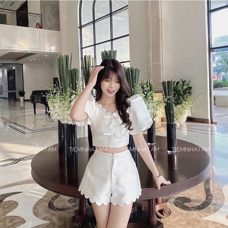 Set áo crotop tay bồng cổ tim lượn sóng phối quần cạp cao chất tafta sang chảnh