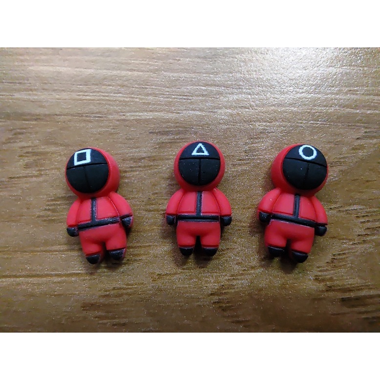 Mẫu charm nhân vật lính Squid Game cho các bạn trang trí vỏ ốp điện thoại, kẹp tóc, dán Jibbitz, DIY