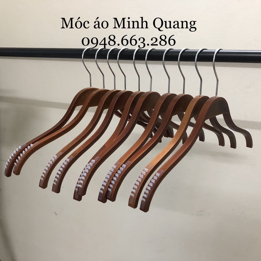 móc treo quần áo-mắc gỗ màu nâu kích thước 40cm-có thiết kế đệm vai giúp treo áo dễ dàng hơn-chuyên dùng cho shop,..