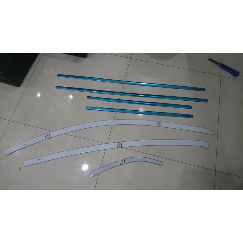 Bộ 10 chi tiết ốp nẹp viền Chân Kính + cong kính xe Nissan Sunny các fom 2013 đến 2020