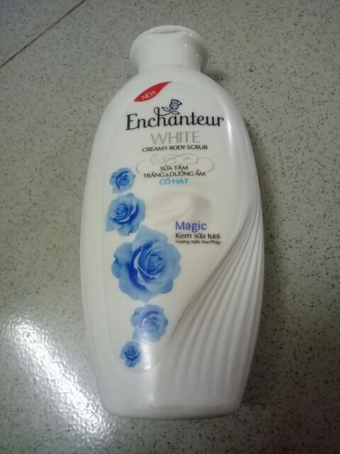 Enchanteur - Sữa tắm Trắng và Dưỡng Ẩm CÓ HẠT 180g | BigBuy360 - bigbuy360.vn