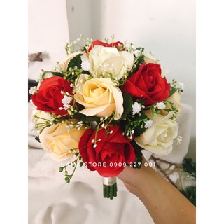 BÓ HOA CƯỚI CẦM TAY CÔ DÂU SÁP THƠM HOA HỒNG ĐỎ HOA HỒNG HỘT GÀ HOA HỒNG MÀU KEM ĐIỂM BABY VÀ LÁ XANH XU HƯỚNG CƯỚI