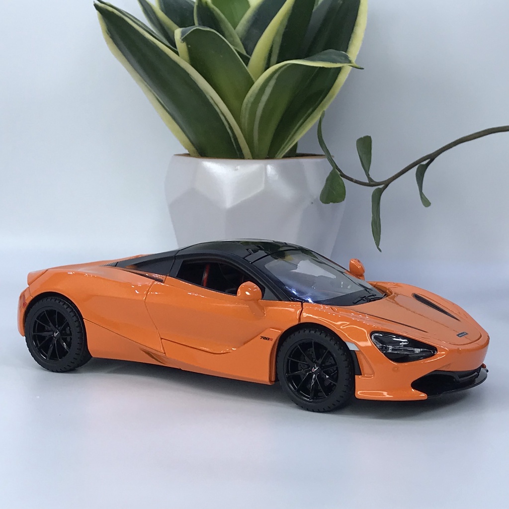 Mô hình siêu xe Mclaren 720S tỷ lệ 1:24 bằng kim loại