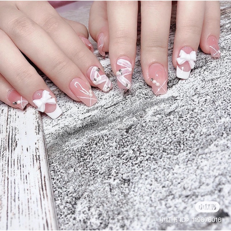 Nail box thiết kế đính  charm nơ màu trắng xinh xắn