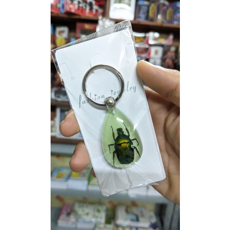 Móc khóa: Móc khóa dạ quang hổ phách côn trùng.