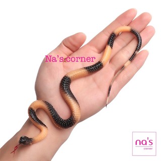 Rắn giả bằng nhựa