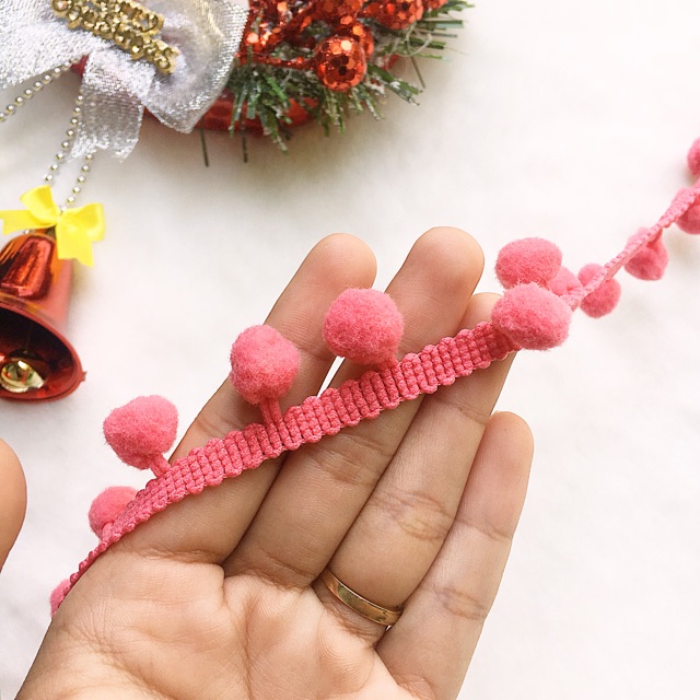 Dây trang trí pom pom hạt to - phụ liệu may mặc