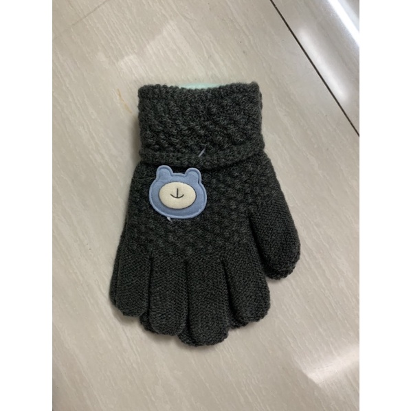 (1 đôi) găng tay len dày dặn gắn hình gấu cho các bé từ 3-6 tuổi.