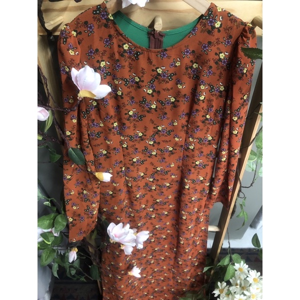 Áo dài bốn tà cam hoa nhí tay phồng