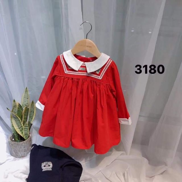 Váy thêu cổ sen
