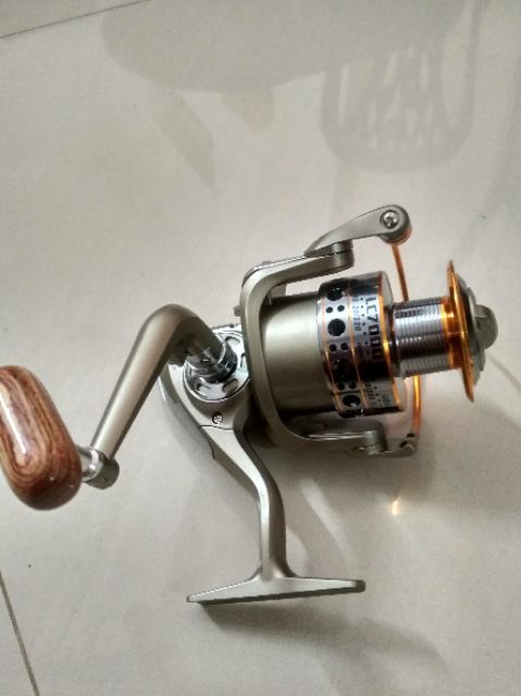 Combo bộ cần câu Shimano 2 khúc đặc 2,4m máy yumoshi LC 7000 cộng phụ kiện