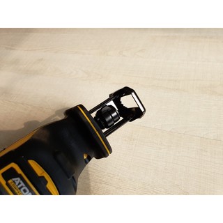 MÁY CƯA KIẾM DEWALT DCS369B