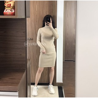 Váy len body cổ lọ