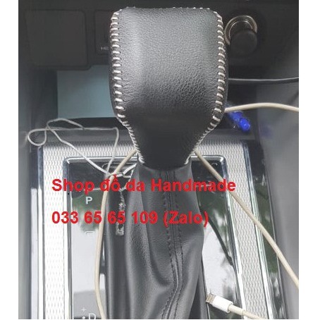 Bọc da cần số Mitsubishi Pajero sport 2018-2023 số tự động bằng da bò, bảo hành 12 tháng, miễn phí shop