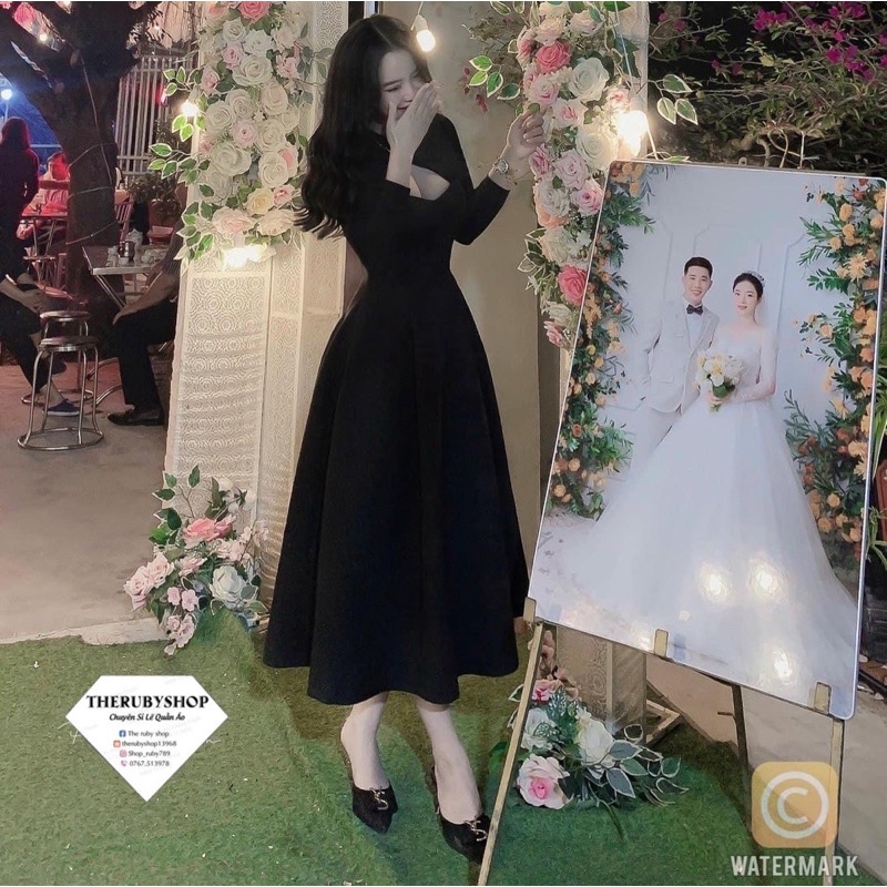 Đầm body xoè xoắn cổ