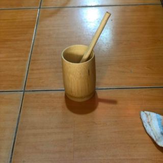 Bộ ly tre gồm ( ly và ống hút tre)