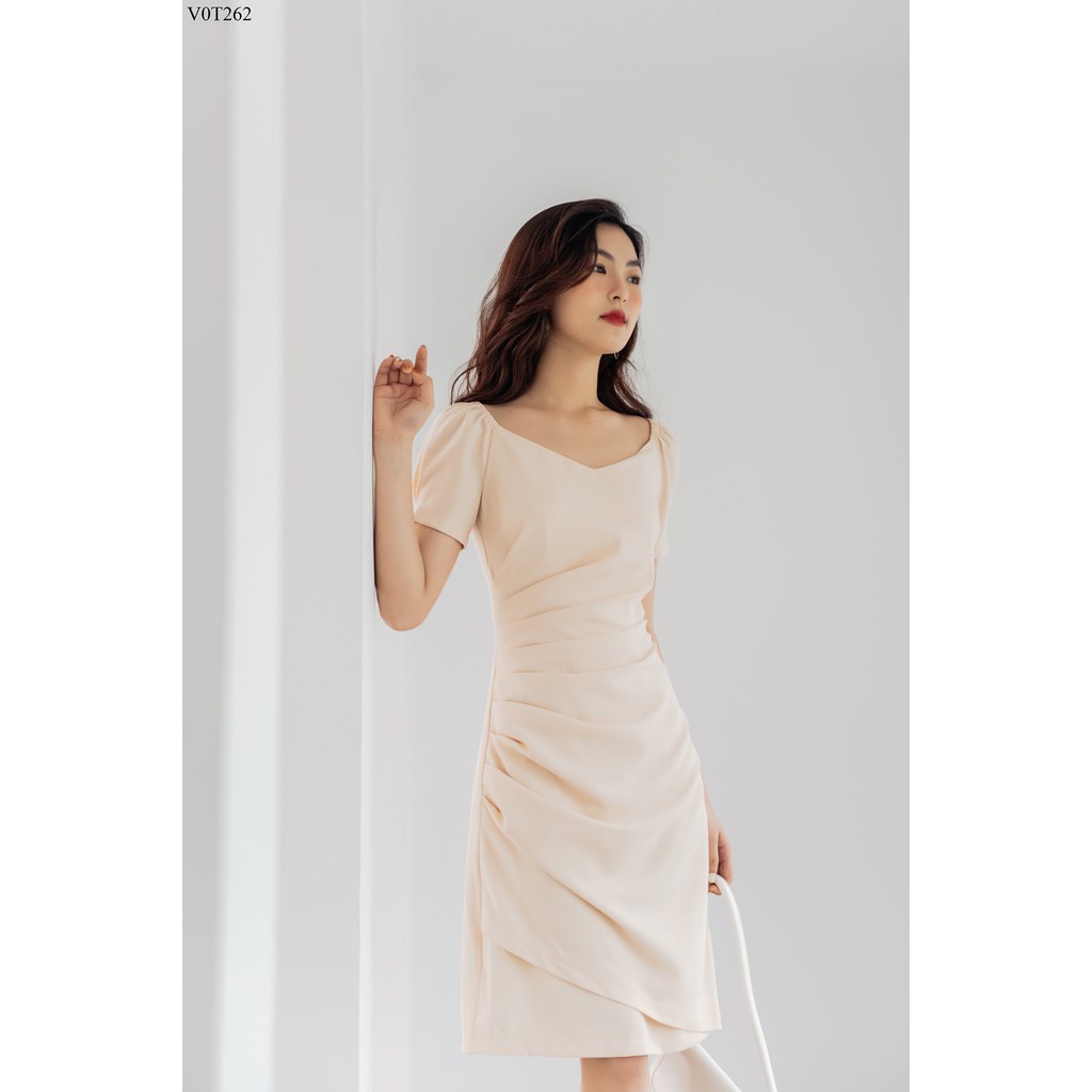 TIIN STORE Váy cổ tim chun vai thân xếp ly chéo by Tiin | BigBuy360 - bigbuy360.vn