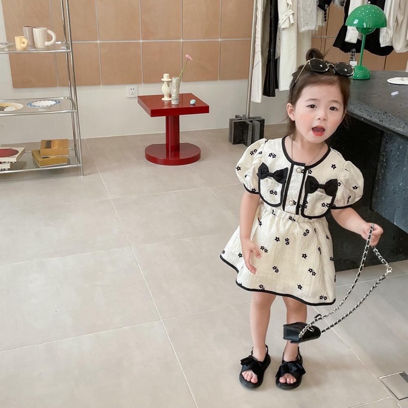 Sét váy thiết kế chạy viền cổ đen sang chảnh cho bé gái từ 10-24kg💋