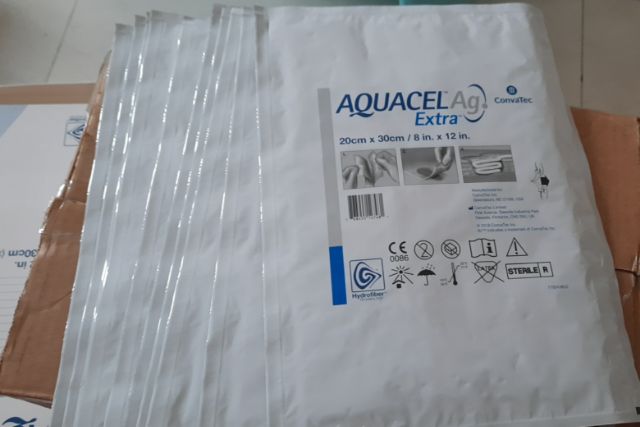 Miếng dán bỏng Aquacel Ag Extra chính hãng dùng cho trung bình đến nặng, dùng cho các loại vết thương hở nặng...