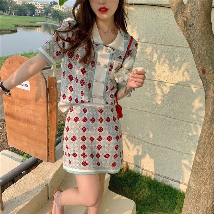 Áo croptop / chân váy phong cách hàn quốc cho nữ có bán lẻ