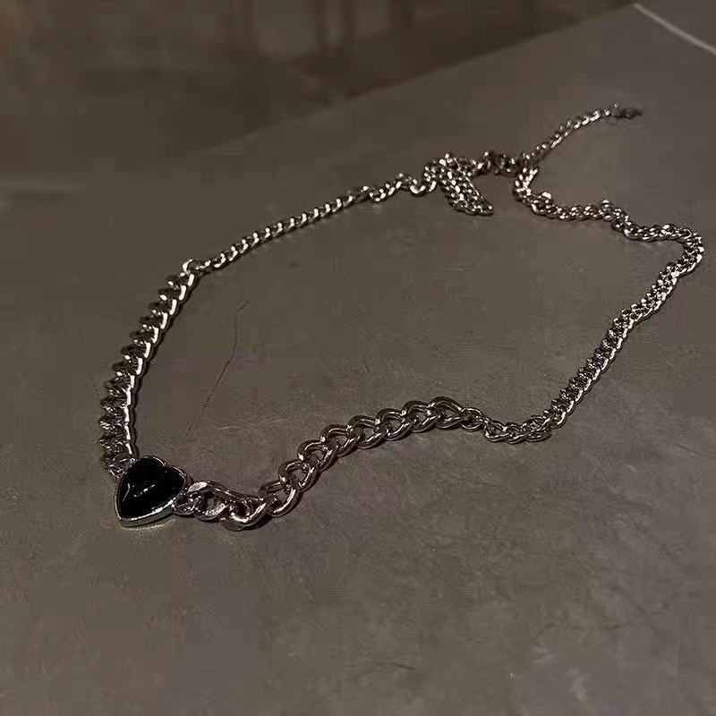 Vòng cổ mặt trái tim đen phong cách hip hop thời trang